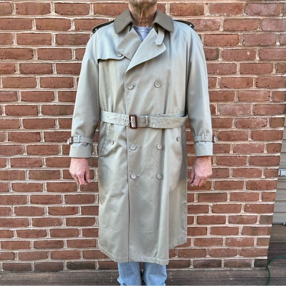 Men’s vintage khaki tan trenchcoat with winter zip out lining. size 44 regular - Picture 16 of 16